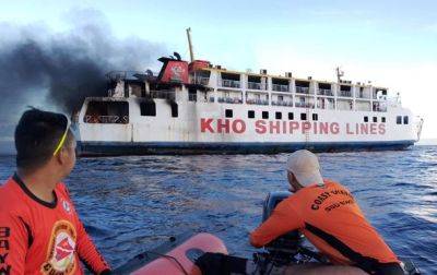 На Филиппинах загорелся паром со 120 пассажирами на борту