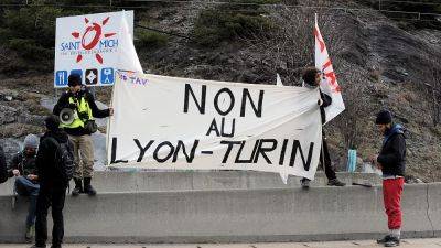 Протесты против ж/д линии Лион-Турин. Полиция применила слезоточивый газ