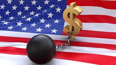 Госдолг США впервые превысил $32 триллиона