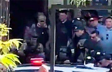 Полиция пошла на штурм банка в Астане, захватчик заложников задержан