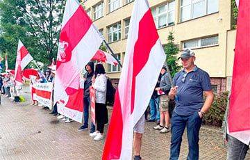 Белорусы Белостока выстроились в огромную цепь солидарности с политзаключенными