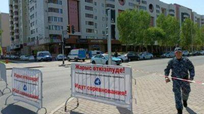 В столице Казахстана мужчина захватил заложников в банке