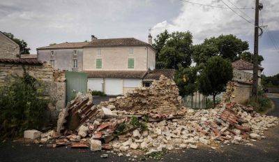 Сильное землетрясение во Франции: разрушены дома, школы и церкви