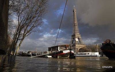 Париж из-за штормового предупреждения закрывает парки