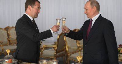 "Нужно догоняться": чиновники в Кремле стали больше пить из-за провалов в Украине, — росСМИ