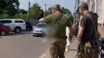 Стрелял когда вручал повестку: в Одесской области работнику военкомата грозит до 7 лет