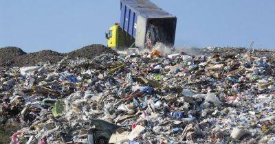 Денис Шмыгаль - Денис Шмигаль - В Украине появятся места временного хранения мусора в прифронтовых районах - dsnews.ua - Украина