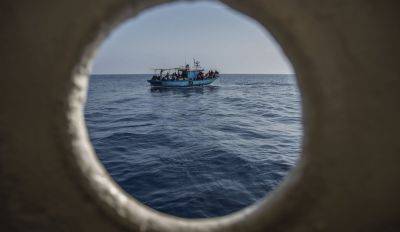 Крушение судна с мигрантами в Греции: 9 египтян судят за контрабанду людей, много погибших из Пакистана