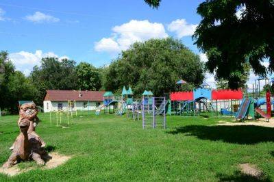 "Планы, которые не осуществляться": Оккупанты показали, каким хотят сделать парк в Старобельске - фото