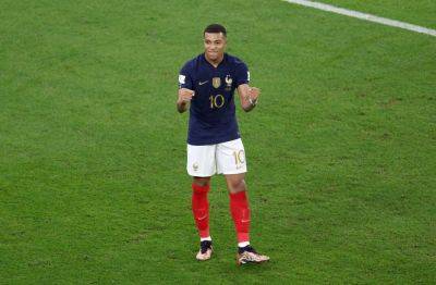 Франция минимально обыграла Грецию благодаря голу Мбаппе с пенальти