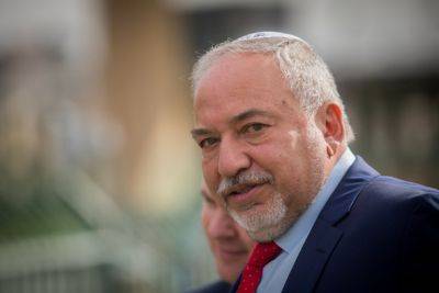Посол Молдовы в Израиле ввязался в скандал между ШАС и Либерманом