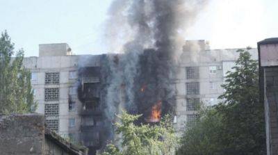 Захватчики обстреляли многоэтажки в Торецке: спасатели рассказали о последствиях