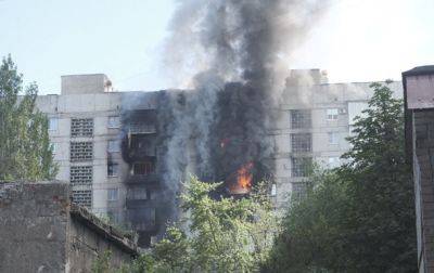 РФ обстреляла многоэтажки в Торецке: начались пожары, есть жертва