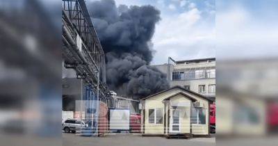 В промышленной зоне Москвы произошел взрыв: есть пострадавший (видео)