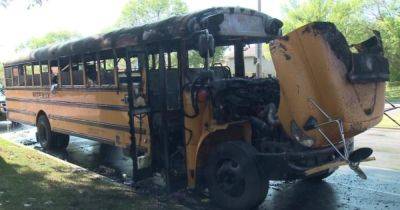 Сработали инстинкты: беременная женщина спасла детей из горящего школьного автобуса (видео)