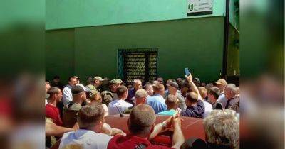 На Закарпатье руководство ГП «Леса Украины» привлекли полицию и спецназовцев, чтобы силой захватить Раховский лесхоз, — СМИ
