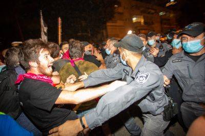 Полиция избила демонстрантов против Нетанияху в Кейсарии