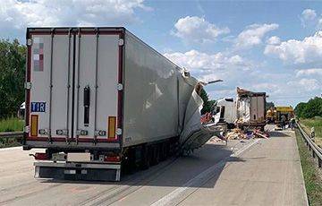 В Германии при столкновении четырех грузовиков погиб белорус