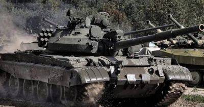 "Привет их 60-х": ВС РФ ездят на танках Т-72 и Т-62 на Лиманском и Купянском направлениях (видео)