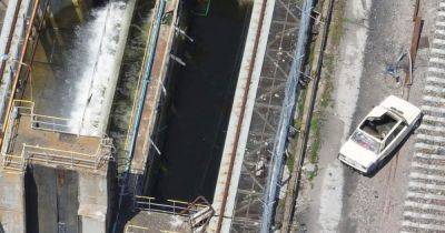 "Стоит машина со взрывчаткой": СМИ показали снимки Каховской ГЭС за неделю до подрыва (фото)