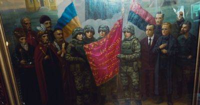 Похожие на Бандеру, Шухевича и Коновальца: в ПЦУ освятили икону, написанную военным (фото)