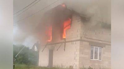 В Киевской области молния попала в дом, начался пожар