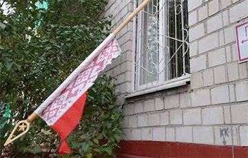 Иностранец сжег лукашенковский флаг в Минске
