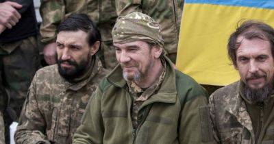 Трое украинских защитников после плена вернулись из Венгрии в Украину, — МИД