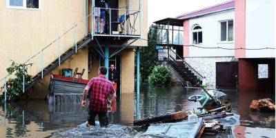 Воды по колено. В Киевской области из-за сильных ливней затопило церковь, аптеку и частные дома — фото