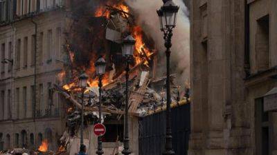 Мощный взрыв в центре Парижа: рухнул дом, много раненых