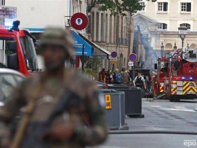 В центре Парижа произошел взрыв, обрушилась часть здания, под обломками ищут людей