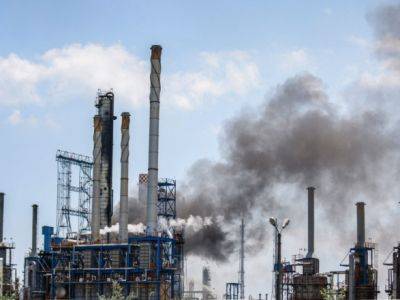 В Румынии на нефтеперерабатывающем заводе произошел пожар