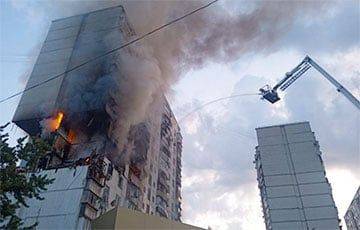 В Киеве прогремел мощный взрыв и начался пожар в многоэтажке