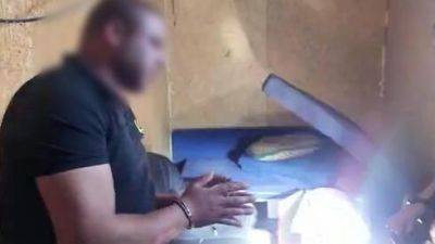 Охранник стройки в Кирьят-Гате заманивал подростков в караван и насиловал