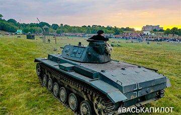 Немецкий танк по дороге в Брест заправился на АЗС в Барановичах