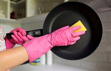Как отмыть сковородку и не повредить антипригарное покрытие: рабочий способ