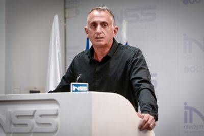 Директор INSS: «Министры лезут в дела военных и не делают свою работу»