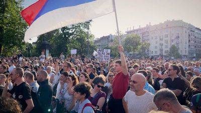 Слободан Милошевич - Сербы на улице: большинство протестует против президента Вучича, но есть и его сторонники - ru.euronews.com - Сербия - Белград