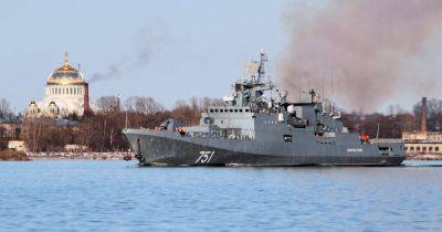 Боятся ВСУ: ВМФ России маскирует свой самый мощный военный корабль в Черном море, — СМИ (фото)
