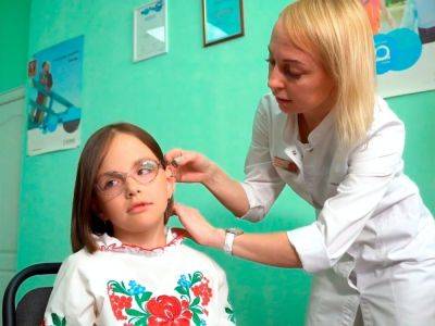 Фонд Рината Ахметова передал ребенку с диагнозом "сенсоневральная тугоухость" высокочувствительные слуховые аппараты. Как получить помощь