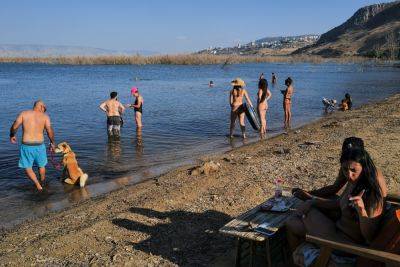 «Еврейский правозащитник» требует запретить открытые купальники на пляжах Кинерета