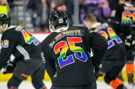 Гэри Беттмэн - НХЛ откажется от формы с ЛГБТ-символикой в предстоящем сезоне - obzor.lt - Россия - Нью-Йорк - шт. Миннесота