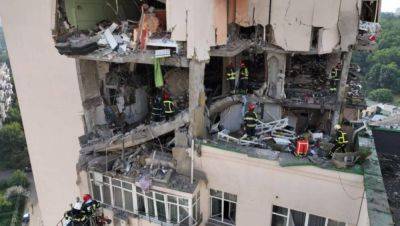 Ракетная атака на Киев: обломки ракеты попали в 25-этажный жилой дом, есть жертвы
