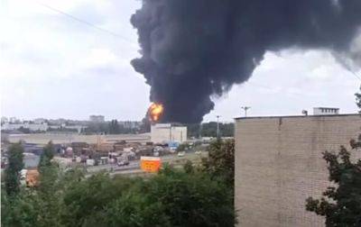 В Воронеже взрывы, горит нефтебаза, сбит вертолет - соцсети
