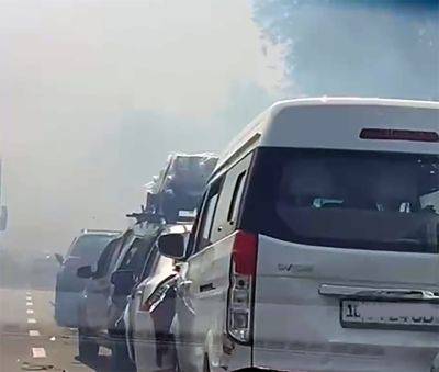 В Ташкентской области произошло массовое ДТП из-за дыма от горящей на полях травы. Видео