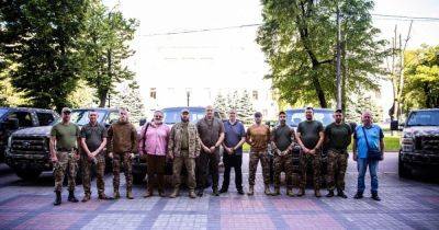 Проект ГеройКар, фонда Руслана Шостака вместе с Днепропетровской ОГА передал еще 10 пикапов 5-й штурмовой бригаде для контрнаступления ВСУ