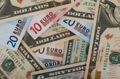 В РФ банки резко повысили курс доллара и евро