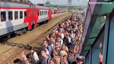 В Ростове на вокзалах толпы людей, не хватает билетов – росСМИ