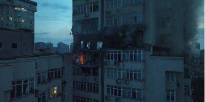 Ракетная атака на Киев. Появилось видео первых минут после попадания обломков по многоэтажке в Соломенском районе