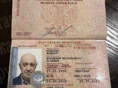 В офисе Пригожина нашли фальшивые паспорта, золотые слитки "уйму белого порошка и двойника", сообщила "Фонтанка", а потом удалила материал
